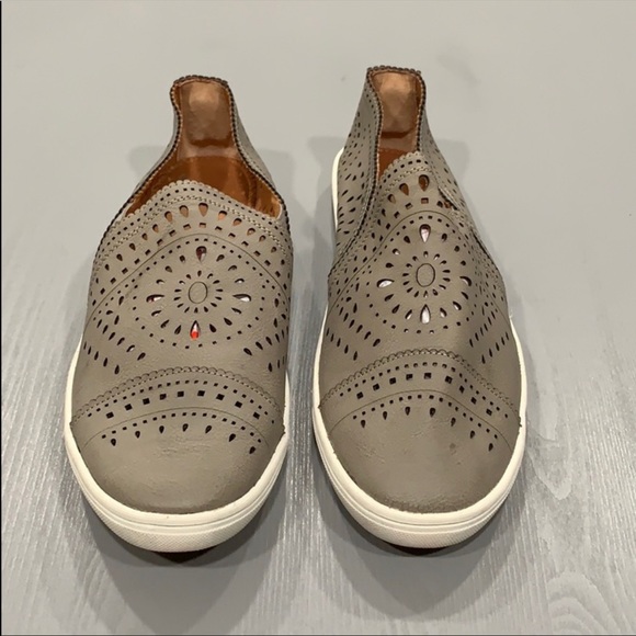 American Rag Women’s Shannen Slip-On sneakers - Picture 3 of 10